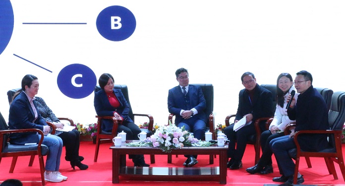 1576496391325505.jpg 圆桌对话.JPG