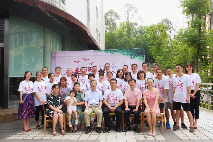 1566639604428329.png 生物系95级校友返校举行毕业20周年同学会合影留念.png