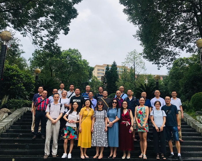 1566639622158699.jpg 数学系85级校友返校举行毕业30周年同学会合影留念.jpg