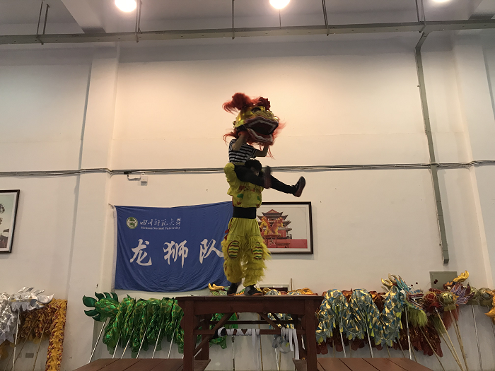 1579655848376555.png 四川师范大学龙狮队训练照.png