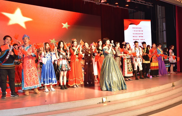 1556193967376991.jpg 10.合唱《我和我祖国》.JPG