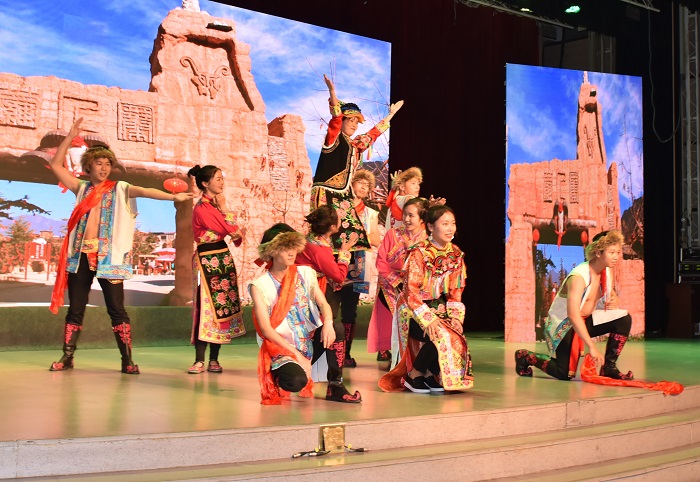1556193948718411.jpg 8.羌族沙朗表演《嘞学勒》.JPG